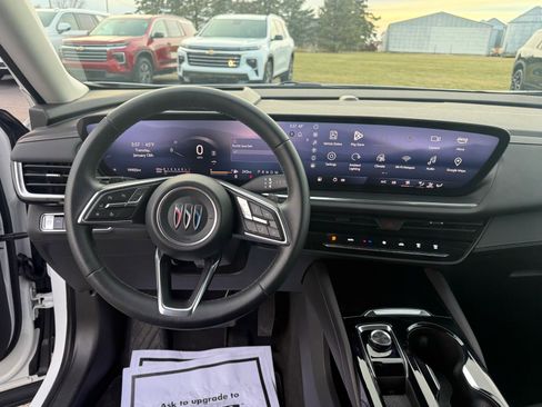 Used 2025 Buick Envision Preferred image 12