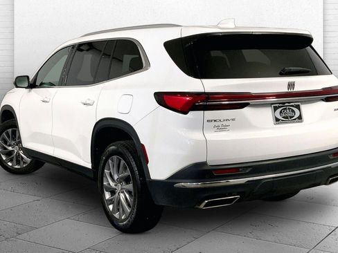 Used 2025 Buick Enclave Preferred FWD image 11