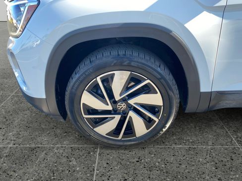 Used 2024 Volkswagen Atlas SE image 4