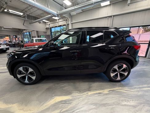 Used 2023 Volvo XC40 B5 Plus w/ Driver Assist Package AWD/4WD image 39