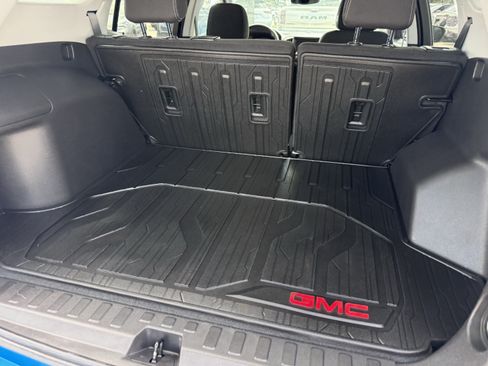 Used 2024 GMC Terrain SLE w/ Driver Convenience Package FWD image 31