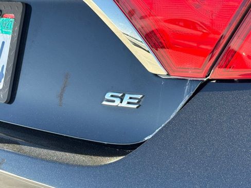 Used 2017 Toyota Camry SE w/ Moonroof Package FWD image 24