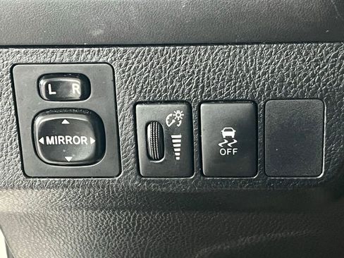 Used 2015 Toyota RAV4 LE AWD/4WD image 25