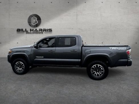 Used 2022 Toyota Tacoma TRD Sport AWD/4WD image 7