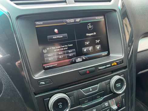 Used 2016 Ford Explorer XLT w/ Equipment Group 202A AWD/4WD image 40