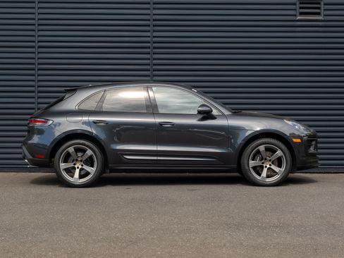Certified 2023 Porsche Macan AWD/4WD image 9