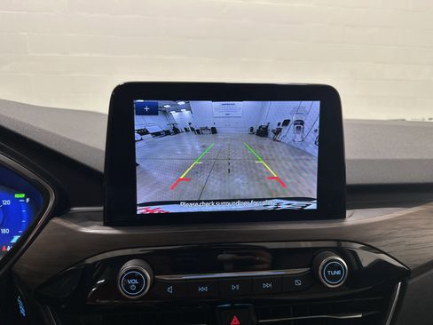 Used 2020 Ford Escape Titanium image 25