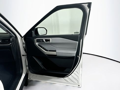 Used 2022 Ford Explorer XLT w/ Equipment Group 202A image 34