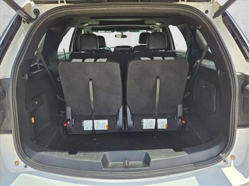 Used 2017 Ford Explorer XLT w/ Equipment Group 202A FWD image 6
