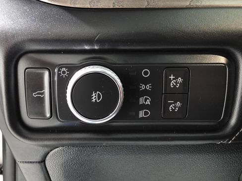 Used 2020 Ford Explorer Platinum image 38