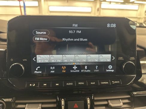 Used 2024 Nissan Pathfinder SL AWD/4WD image 14