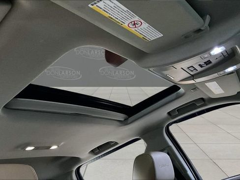 Used 2017 GMC Sierra 2500 Denali w/ Duramax Plus Package AWD/4WD image 18