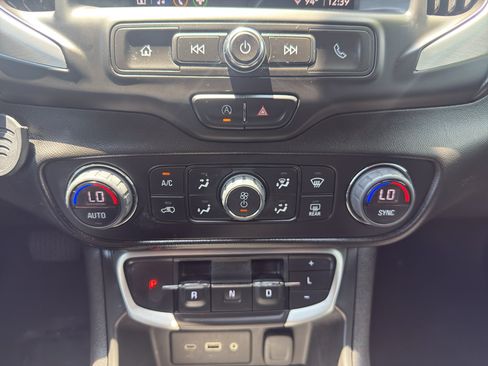Used 2022 GMC Terrain SLE w/ Driver Convenience Package FWD image 23