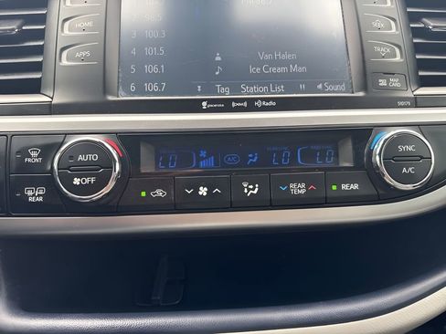 Used 2017 Toyota Highlander XLE FWD image 20