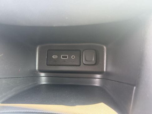 Used 2024 Chevrolet Equinox LT FWD image 28