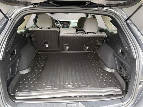 Used 2025 Subaru Outback Premium w/ Popular Package #1A AWD/4WD image 27