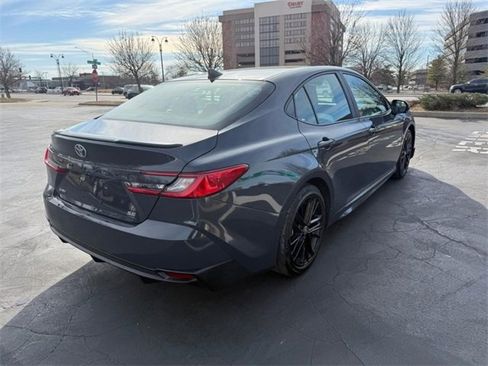 Used 2025 Toyota Camry SE image 8
