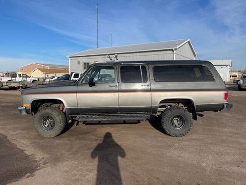 Used 1990 GMC Suburban 4WD image 3