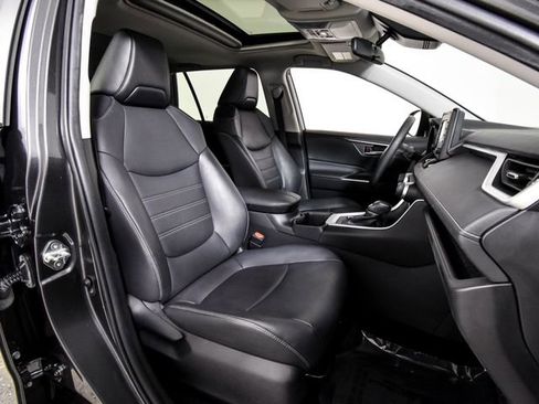 Used 2022 Toyota RAV4 XLE Premium w/ Carpet Mat Package (TMS) AWD/4WD image 31
