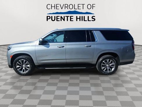 Used 2023 Chevrolet Suburban LT w/ Luxury Package RWD image 5