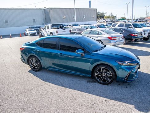 Used 2025 Toyota Camry XSE image 7