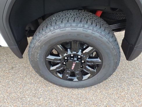 New 2026 GMC Sierra 2500 AT4 w/ AT4 Premium Plus Package image 7