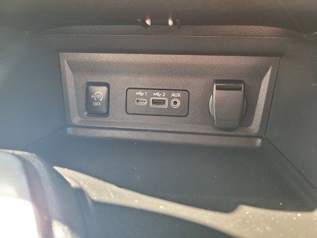 Certified 2025 Nissan Sentra SR FWD image 25