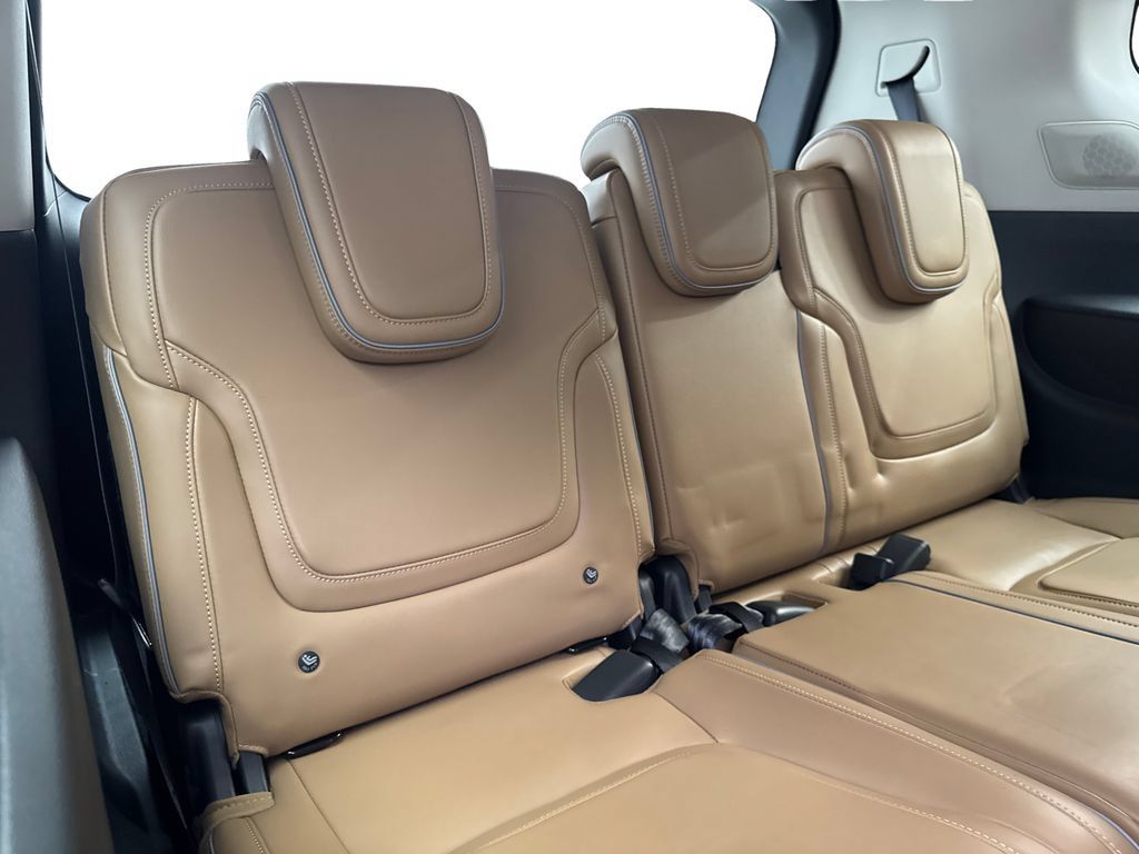 Used 2025 INFINITI QX80 Luxe AWD/4WD image 42