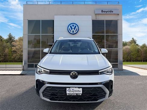 Used 2025 Volkswagen Taos SE image 2