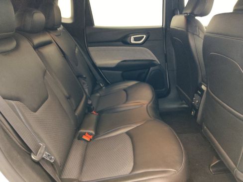 Used 2025 Jeep Compass Latitude AWD/4WD image 19