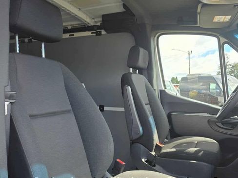 Used 2025 Mercedes-Benz Sprinter 2500 image 12