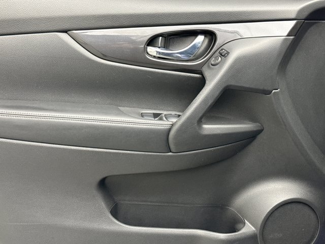 Used 2020 Nissan Rogue SV AWD/4WD image 9
