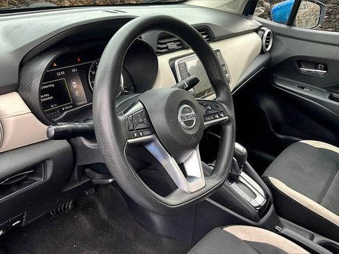 Used 2021 Nissan Versa SV image 11