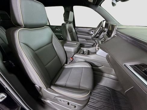 Used 2024 GMC Yukon SLT w/ SLT Luxury Package image 28