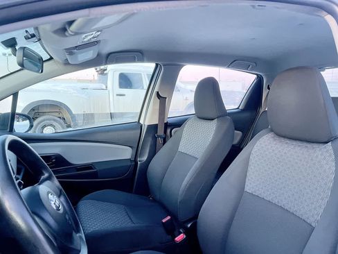 Used 2015 Toyota Yaris L image 22