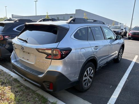 Used 2022 Subaru Outback Premium AWD/4WD image 6