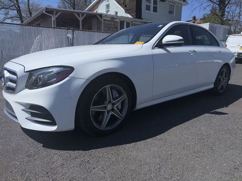 Used 2017 Mercedes-Benz E 300 4MATIC image 2
