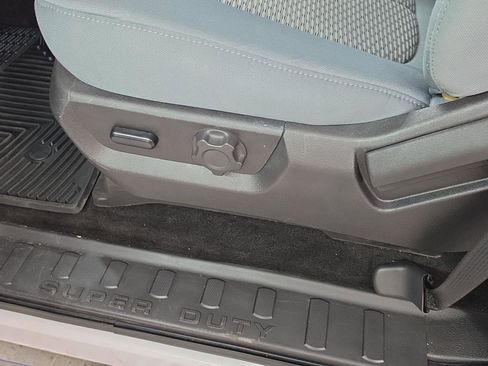 Used 2016 Ford F250 XLT w/ XLT Premium Package image 14