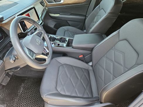 Used 2024 Volkswagen Atlas SE w/ Black Wheel Package FWD image 11