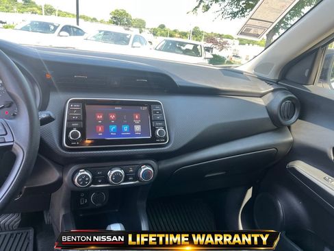 Used 2024 Nissan Kicks S FWD image 15