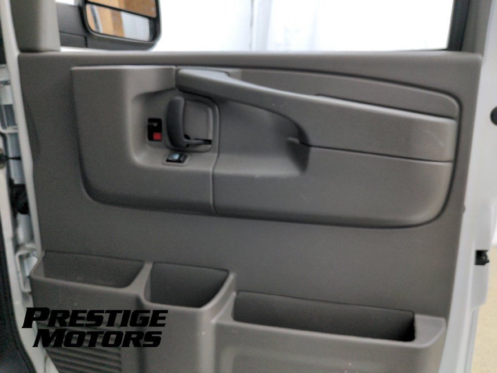 Used 2014 Chevrolet Express 2500 Extended RWD image 24
