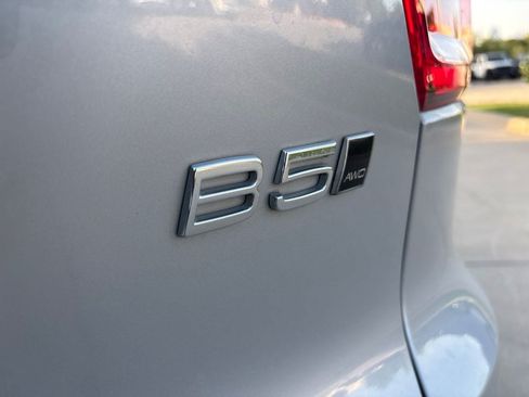 Used 2024 Volvo XC40 B5 Plus w/ Protection Package Premier AWD/4WD image 9