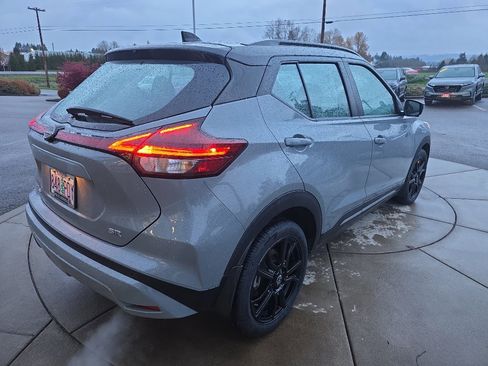 Used 2023 Nissan Kicks SR w/ SR Premium Package image 7