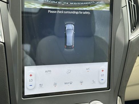 Used 2022 Ford Edge Titanium w/ Class II Trailer Tow Package AWD/4WD image 19