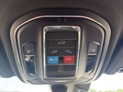 Used 2025 Jeep Grand Cherokee Altitude AWD/4WD image 22