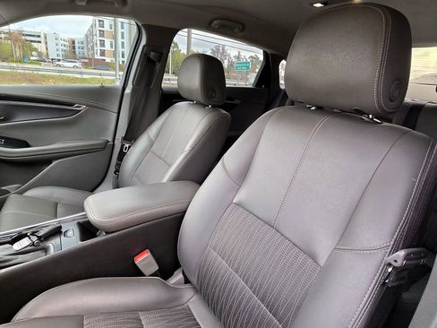 Used 2019 Chevrolet Impala LT image 25
