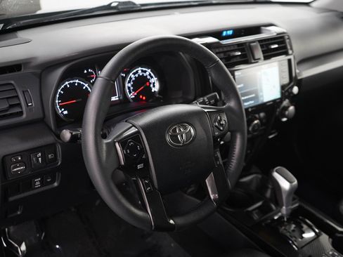 Used 2022 Toyota 4Runner TRD Off-Road Premium AWD/4WD image 20
