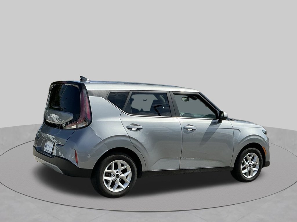Used 2025 Kia Soul LX w/ LX Technology Package FWD image 12