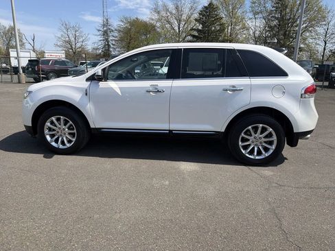 Used 2013 Lincoln MKX AWD image 2