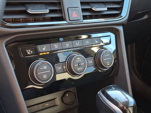 Used 2024 Volkswagen Taos SE image 15